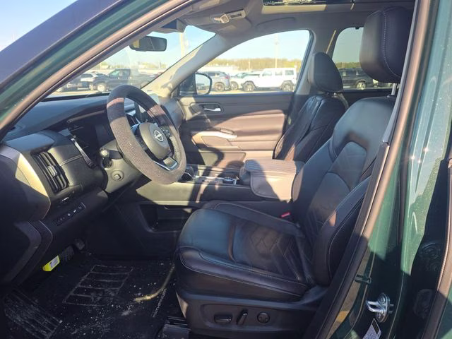 2024 Obsidian Green Pearl/Super Black Nissan Pathfinder Platinum 4X4 SUV