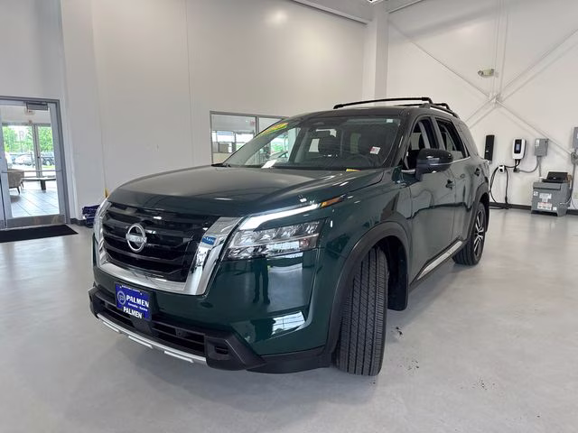 2024 Obsidian Green Pearl/Super Black Nissan Pathfinder Platinum 4X4 SUV