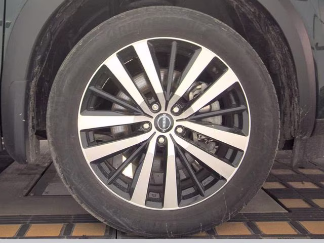 2024 Obsidian Green Pearl/Super Black Nissan Pathfinder Platinum 4X4 SUV