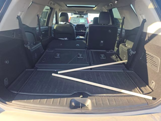 2024 Obsidian Green Pearl/Super Black Nissan Pathfinder Platinum 4X4 SUV