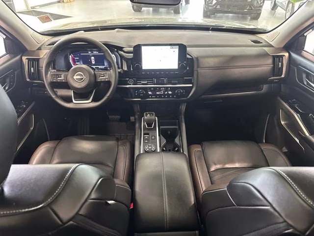 2024 Obsidian Green Pearl/Super Black Nissan Pathfinder Platinum 4X4 SUV