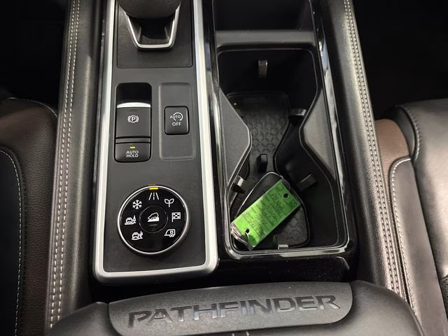 2024 Obsidian Green Pearl/Super Black Nissan Pathfinder Platinum 4X4 SUV