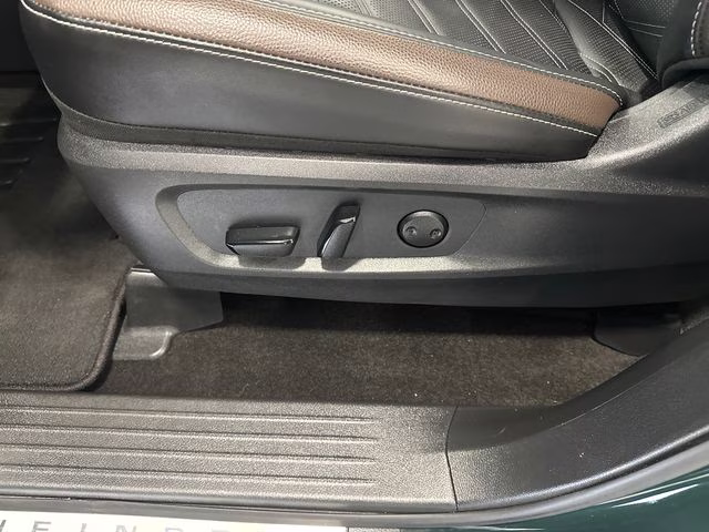 2024 Obsidian Green Pearl/Super Black Nissan Pathfinder Platinum 4X4 SUV