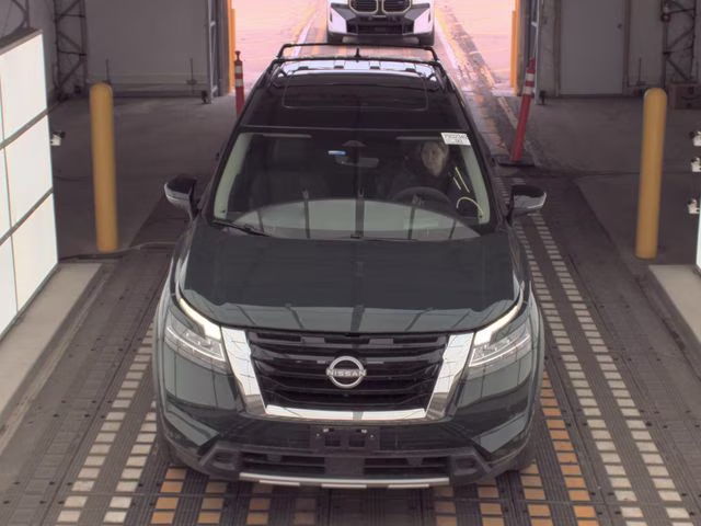 2024 Obsidian Green Pearl/Super Black Nissan Pathfinder Platinum 4X4 SUV