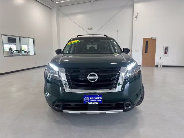 2024 Obsidian Green Pearl/Super Black Nissan Pathfinder Platinum 4X4 SUV