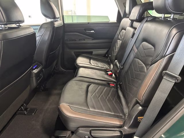 2024 Obsidian Green Pearl/Super Black Nissan Pathfinder Platinum 4X4 SUV