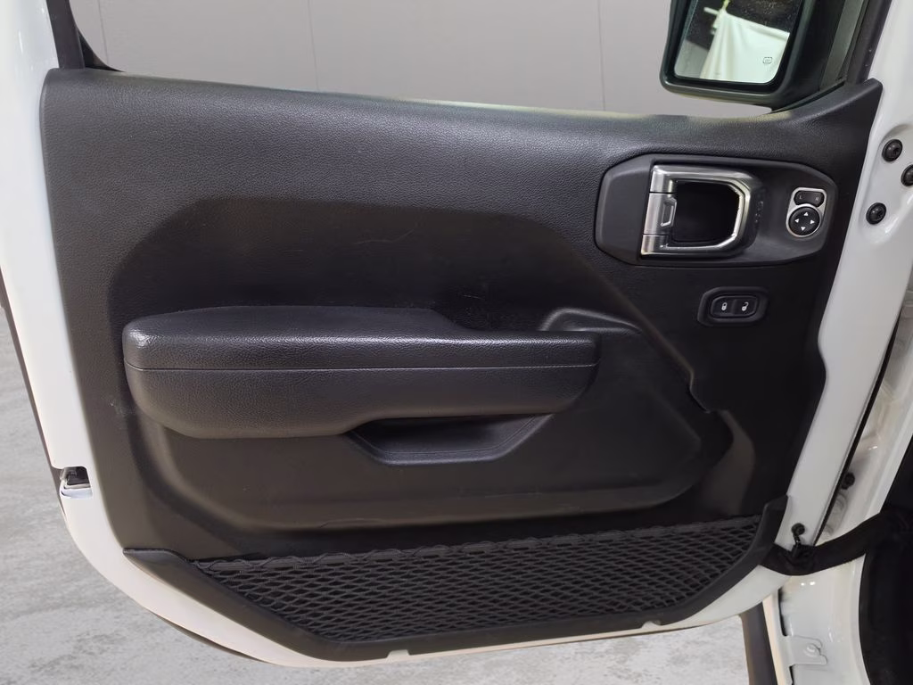 2025 Bright White Clearcoat Jeep Wrangler Rubicon 4X4 SUV