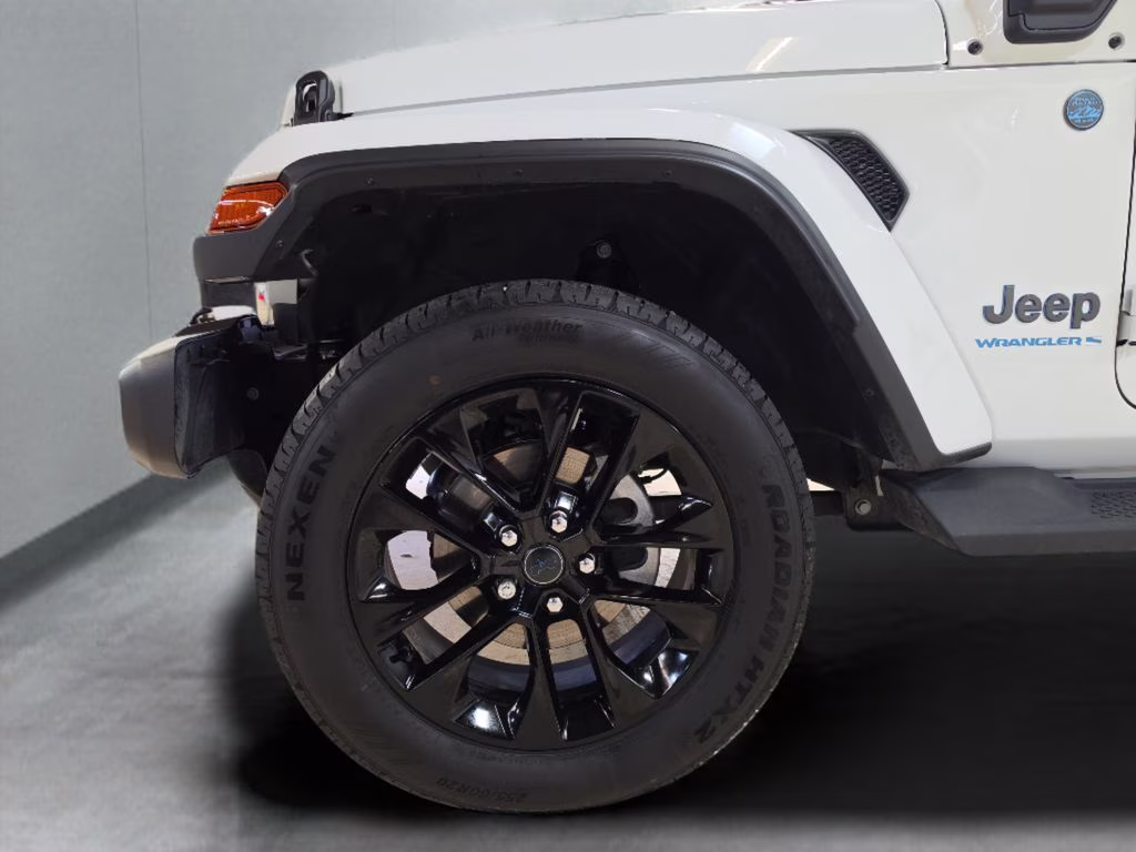 2025 Bright White Clearcoat Jeep Wrangler 4xe Sahara 4X4 SUV