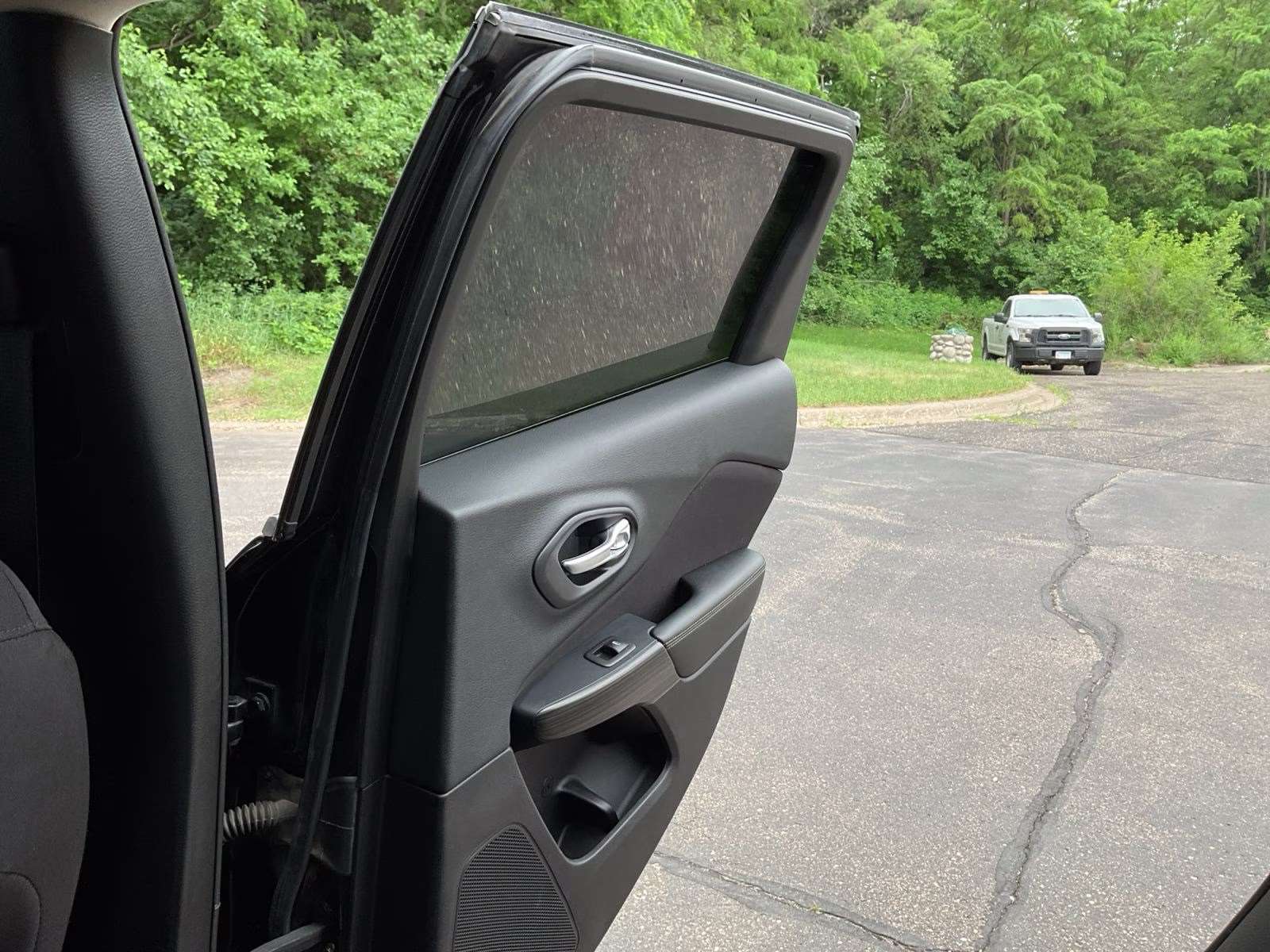 2015 Brilliant Black Crystal Pearlcoat Jeep Cherokee Latitude 4X4 SUV