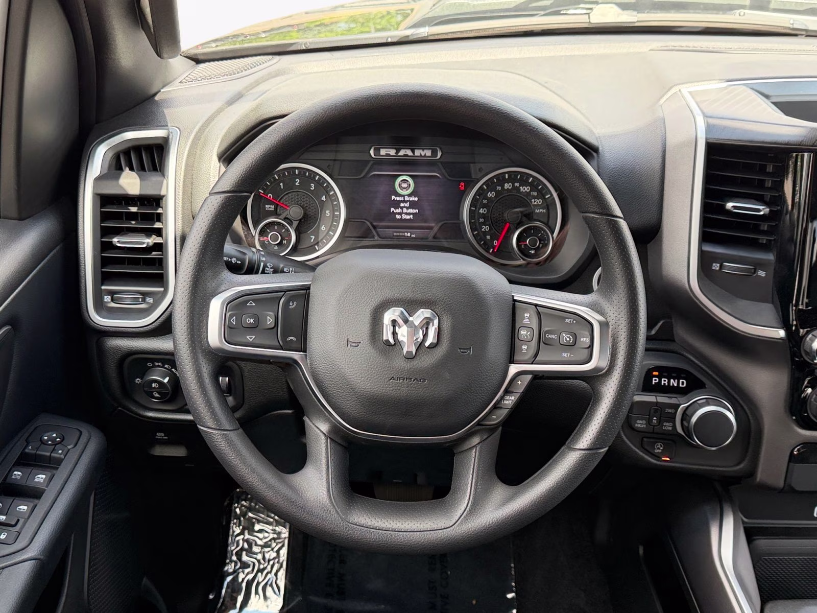 2026 Diamond Black Crystal Pearlcoat Ram 1500 Express 4X4 Truck