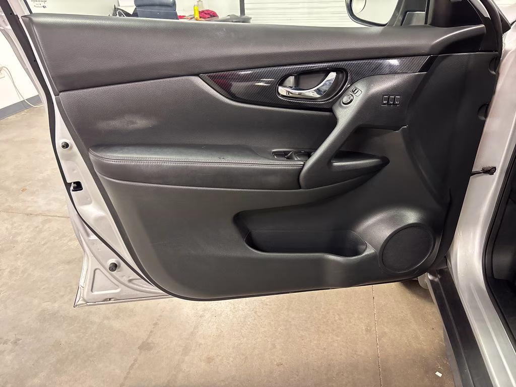 2019 Brilliant Silver Metallic Nissan Rogue SL AWD SUV