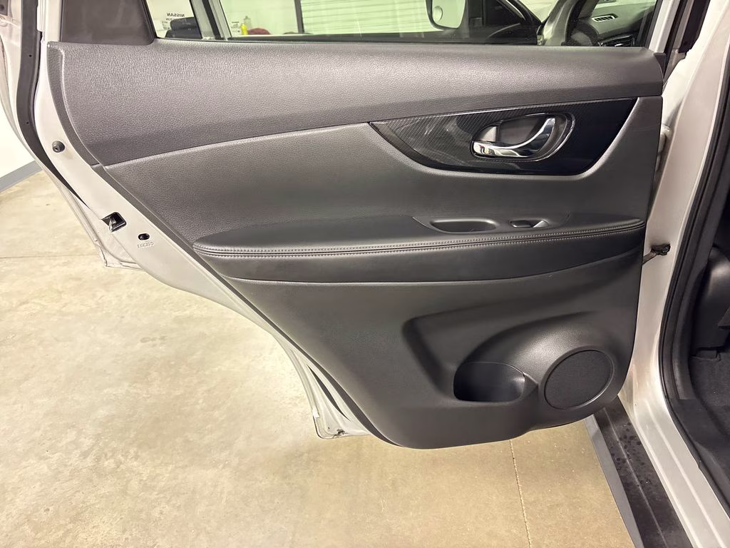 2019 Brilliant Silver Metallic Nissan Rogue SL AWD SUV