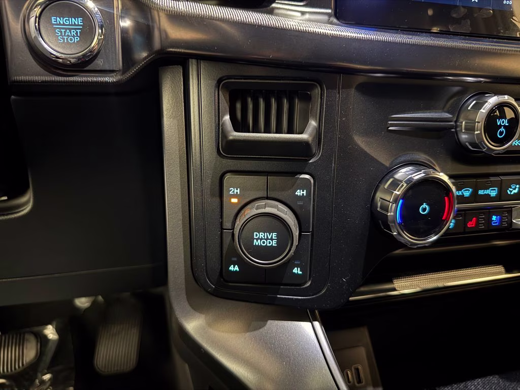 2026 Avalanche Ford F-150 Lariat 4X4 Truck