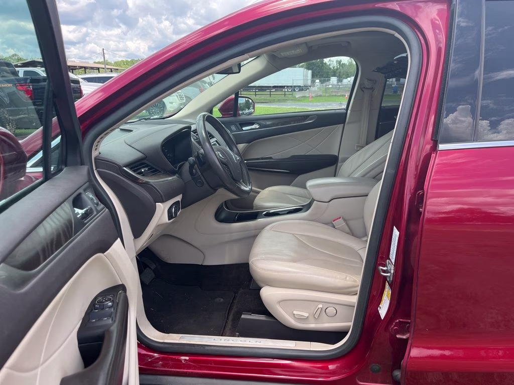2017 Ruby Red Metallic Lincoln MKC Reserve FWD SUV