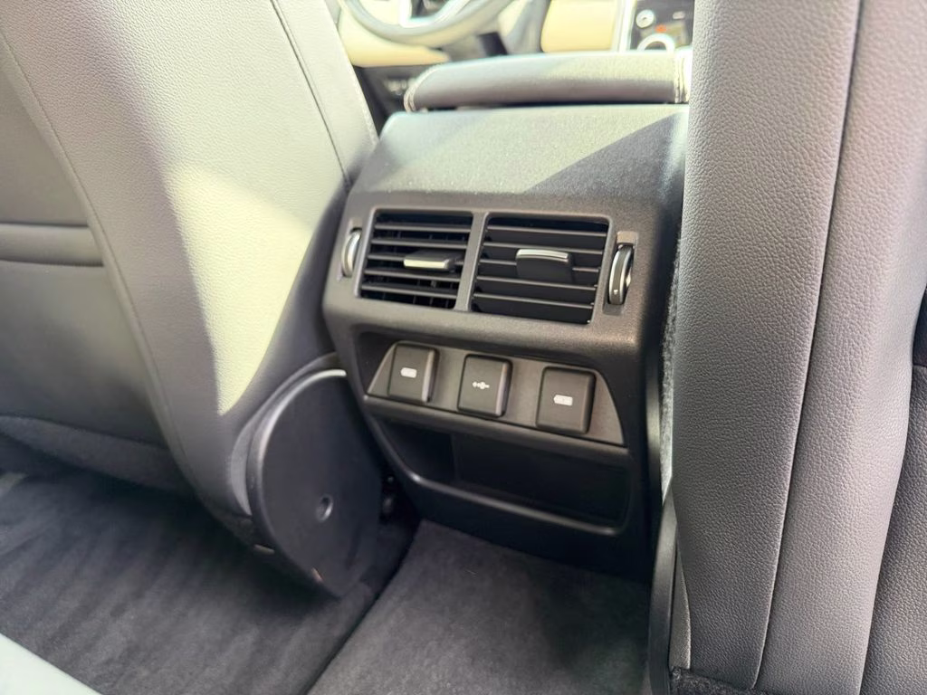 2023 White Land Rover Discovery Sport SE R-Dynamic AWD SUV
