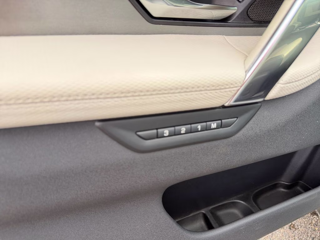 2023 White Land Rover Discovery Sport SE R-Dynamic AWD SUV