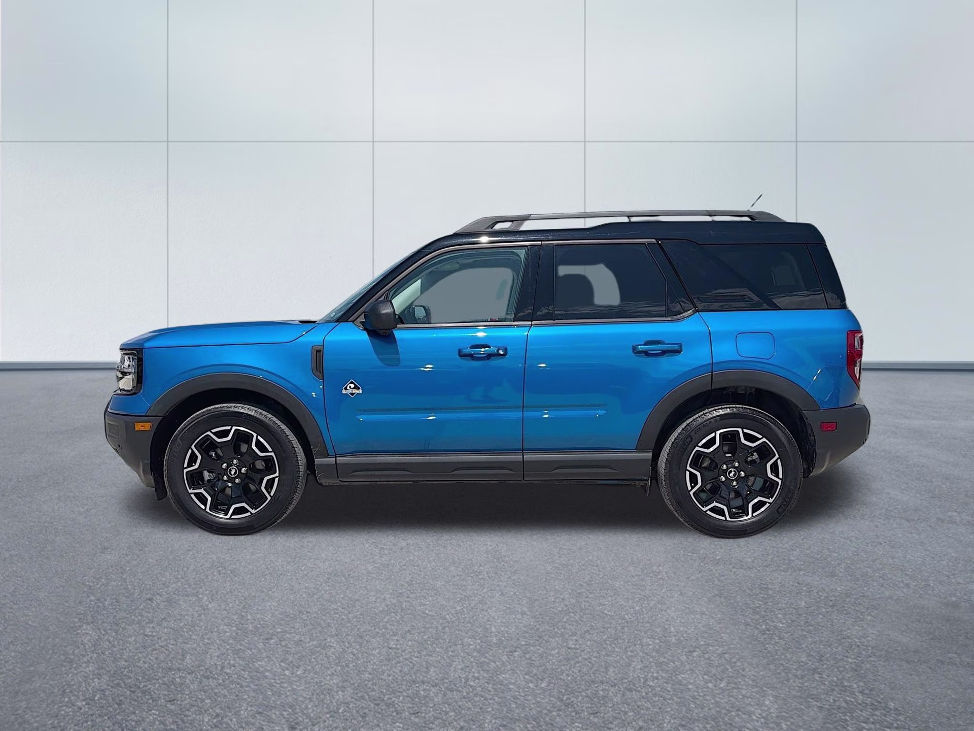2025 Velocity Blue Metallic Ford Bronco Sport Outer Banks 4X4 SUV