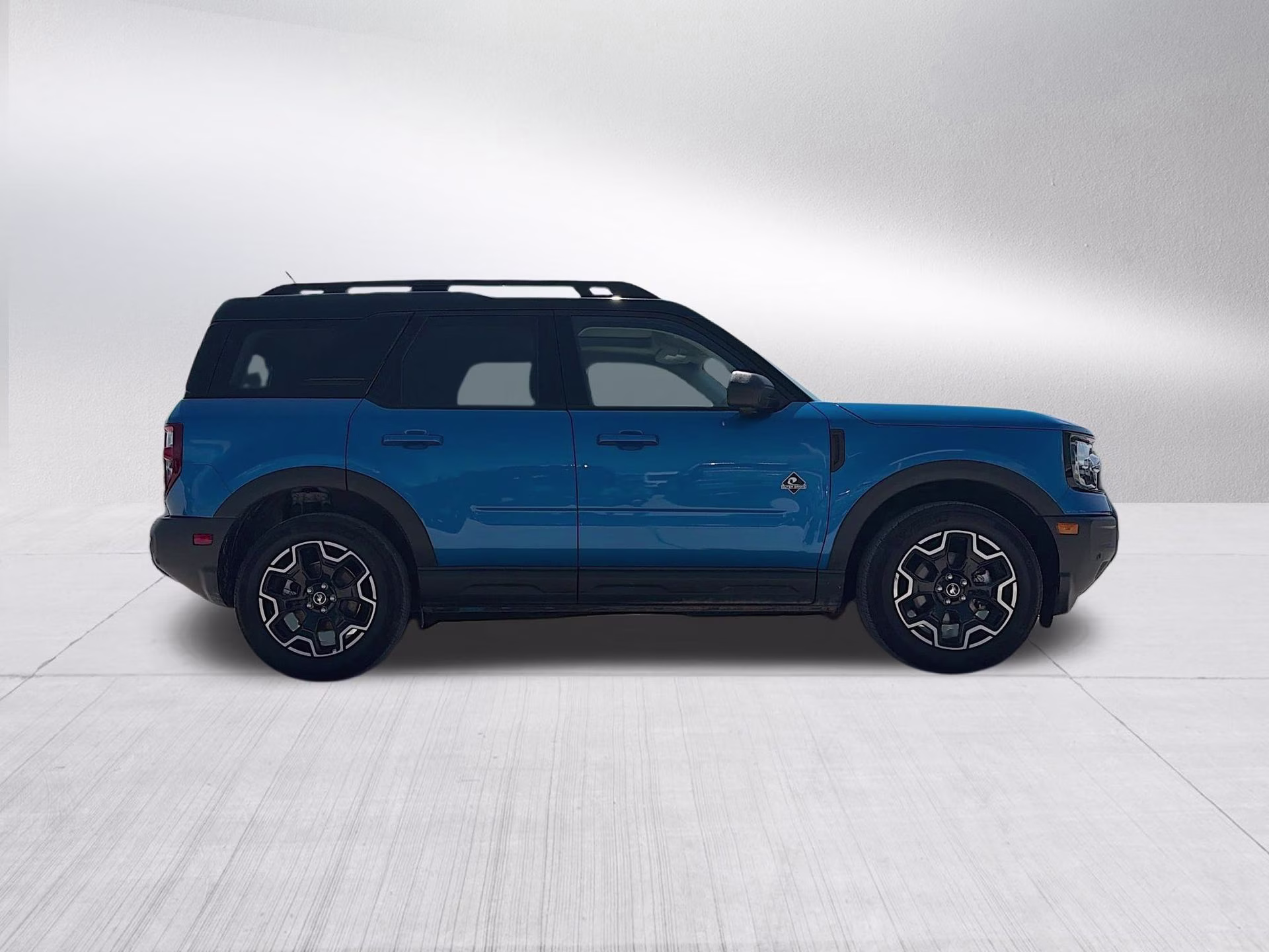 2025 Velocity Blue Metallic Ford Bronco Sport Outer Banks 4X4 SUV