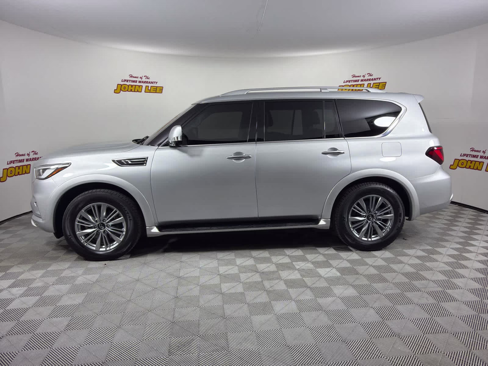 2021 Liquid Platinum INFINITI QX80 LUXE 4X4 SUV