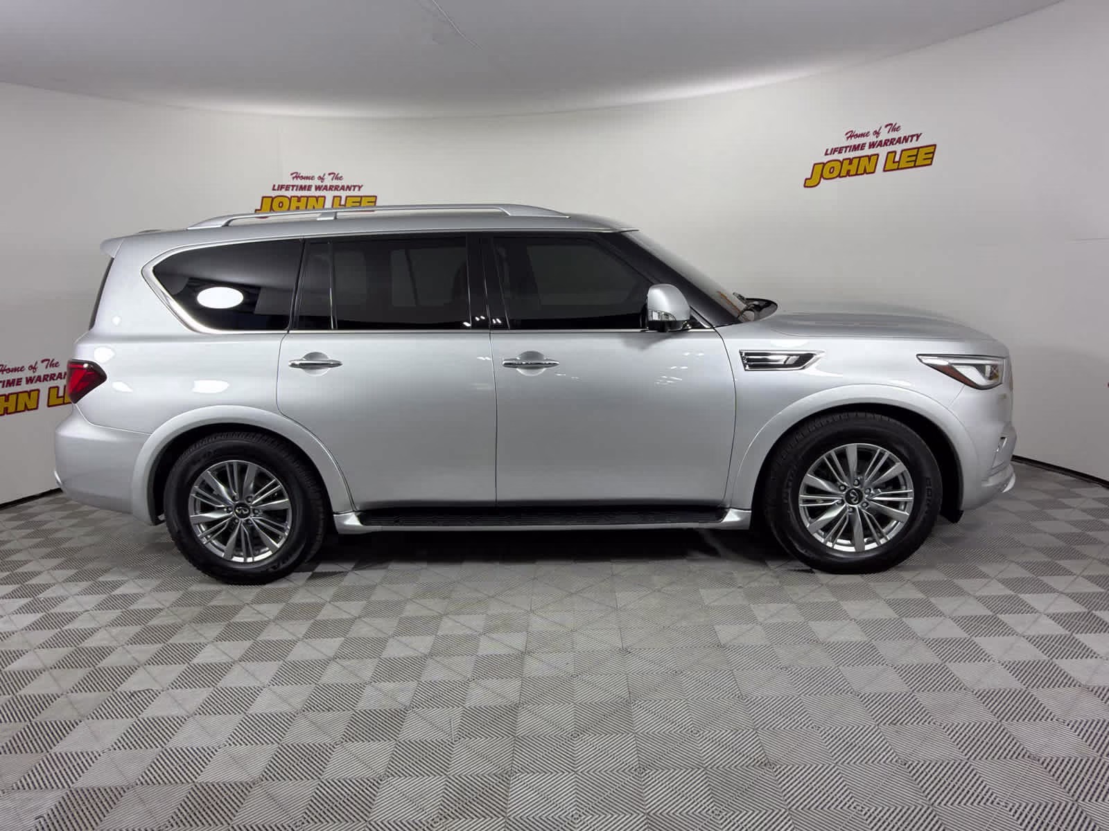 2021 Liquid Platinum INFINITI QX80 LUXE 4X4 SUV
