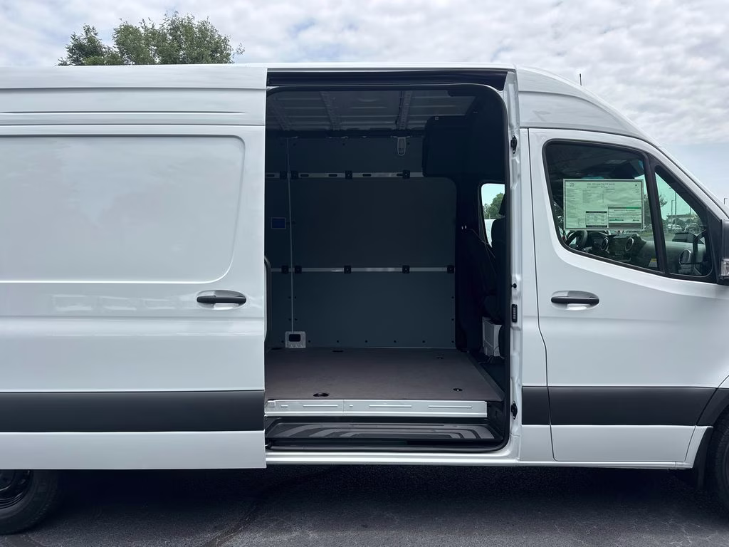 2026 Arctic Mercedes-Benz Sprinter 2500 Cargo 170 WB RWD Van