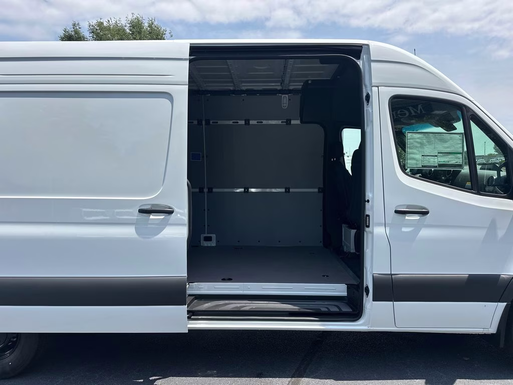 2026 Arctic Mercedes-Benz Sprinter 2500 Cargo 170 WB RWD Van