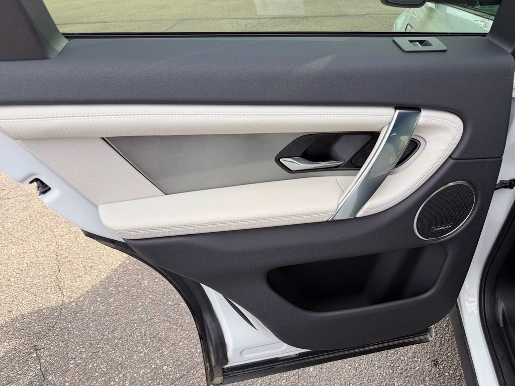 2023 White Land Rover Discovery Sport SE R-Dynamic AWD SUV