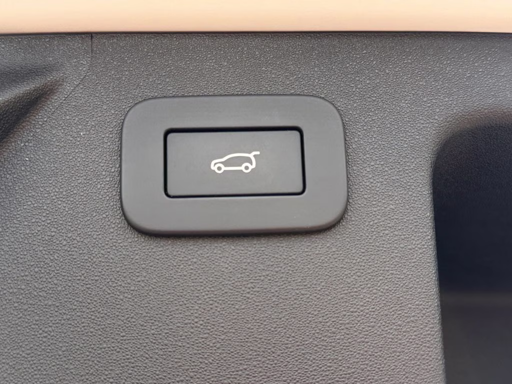 2023 White Land Rover Discovery Sport SE R-Dynamic AWD SUV