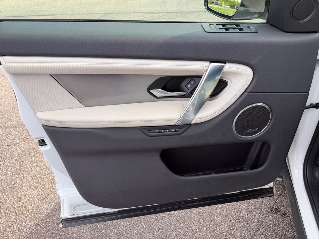 2023 White Land Rover Discovery Sport SE R-Dynamic AWD SUV