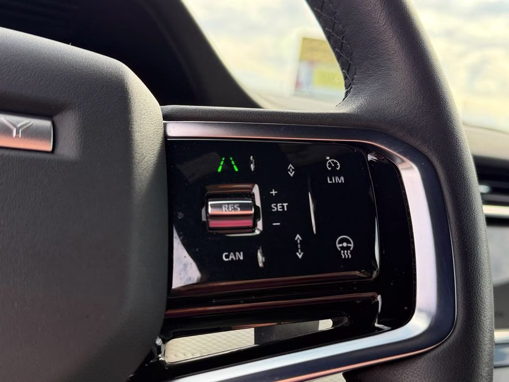 2023 White Land Rover Discovery Sport SE R-Dynamic AWD SUV
