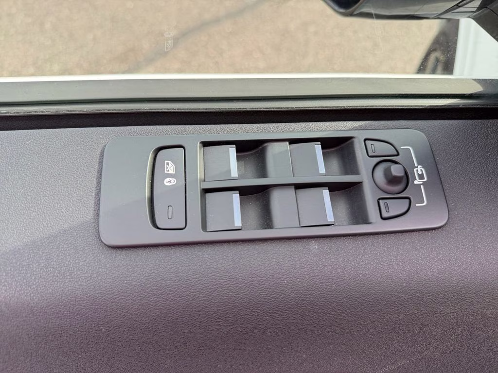 2023 White Land Rover Discovery Sport SE R-Dynamic AWD SUV