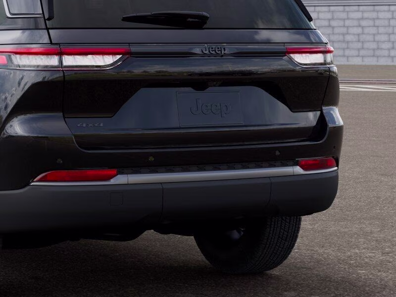 2026 Diamond Black Crystal Pearl Coat Jeep Grand Cherokee Grand Cherokee Laredo Altitude 4x4 4X4 SUV