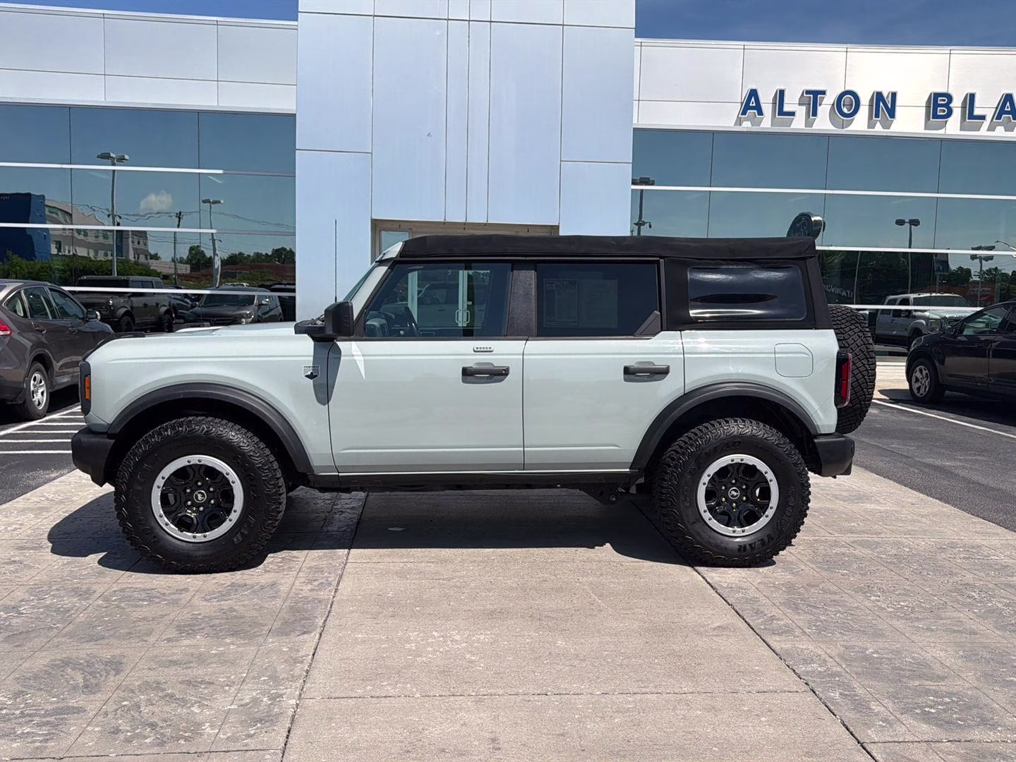2022 Cactus Gray Ford Bronco Big Bend 4X4 SUV