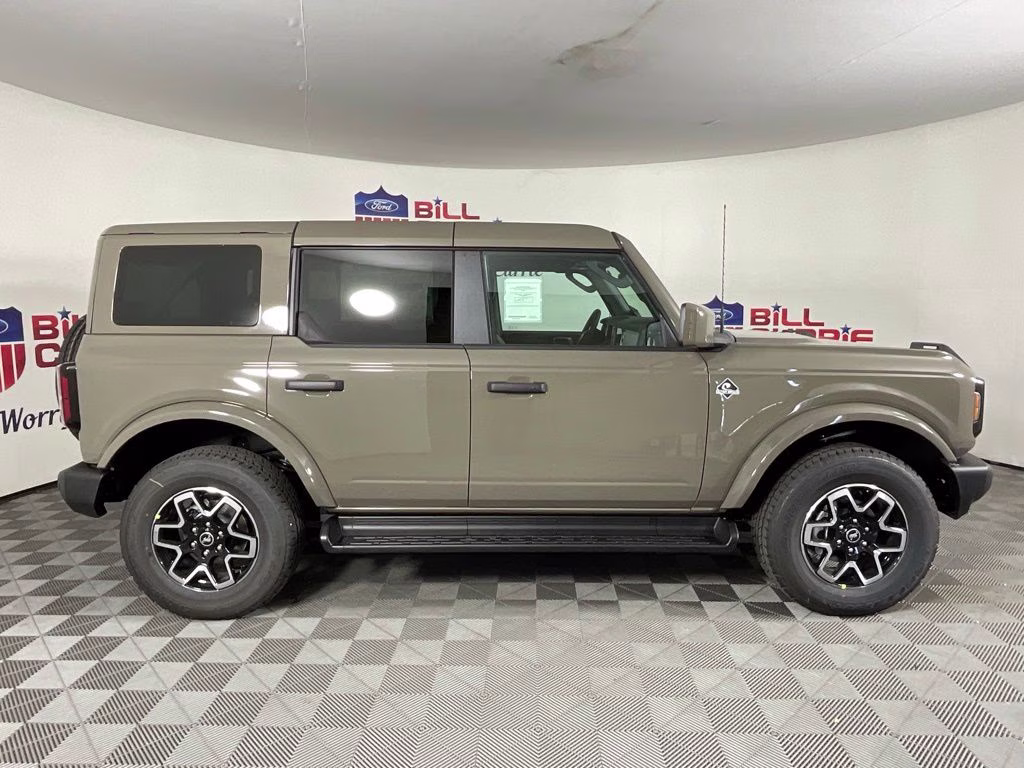2026 Gray Ford Bronco Outer Banks 4X4 SUV