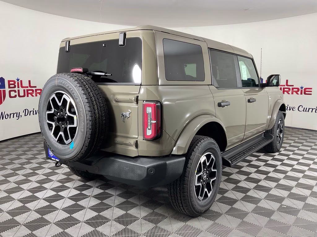 2026 Gray Ford Bronco Outer Banks 4X4 SUV