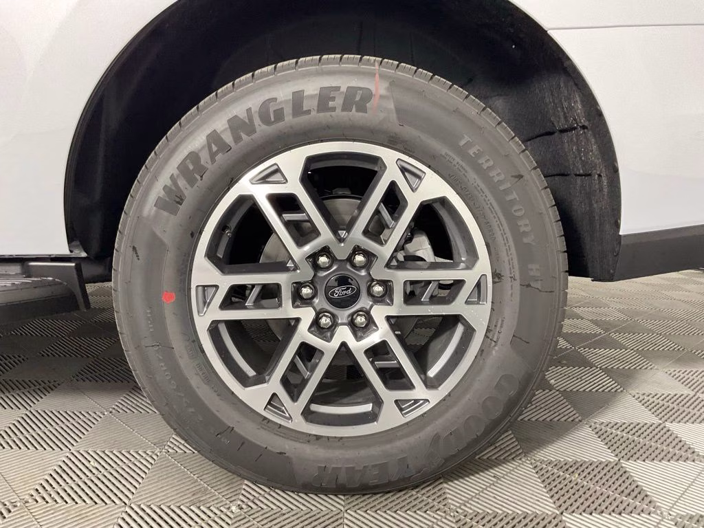2026 Silver Metallic Ford Expedition Active RWD SUV