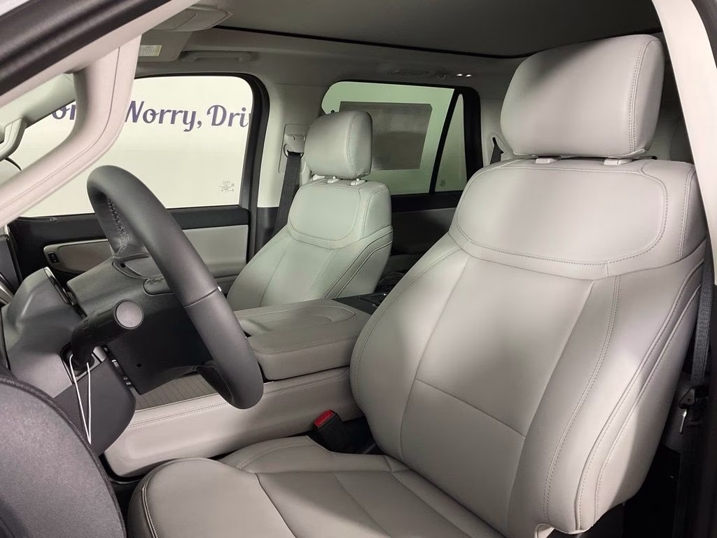 2026 Silver Metallic Ford Expedition Active RWD SUV