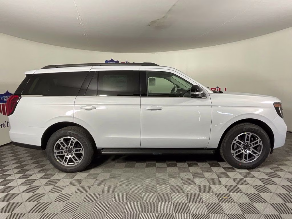 2026 Silver Metallic Ford Expedition Active RWD SUV