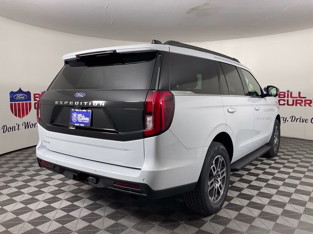 2026 Silver Metallic Ford Expedition Active RWD SUV