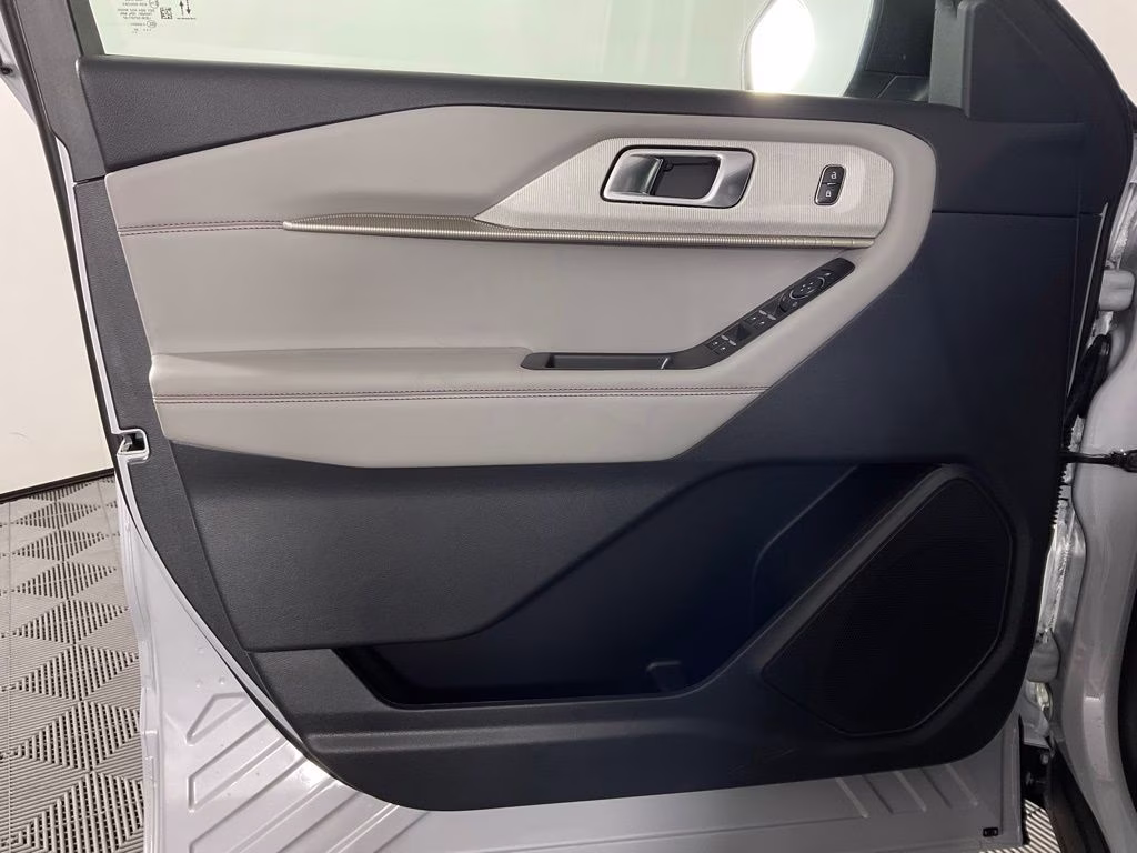 2026 White Ford Explorer Active RWD SUV
