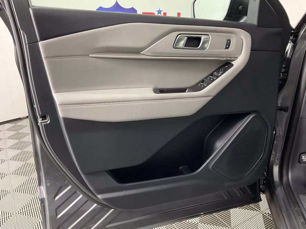 2026 Gray Metallic Ford Explorer Active RWD SUV