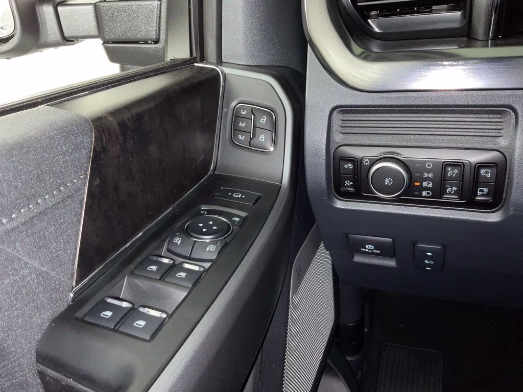 2026 Avalanche Ford Super Duty F-250 SRW Lariat 4X4 Truck