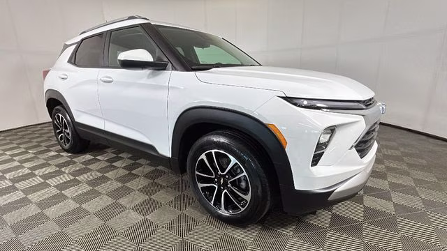 2024 Summit White Chevrolet Trailblazer LT FWD SUV