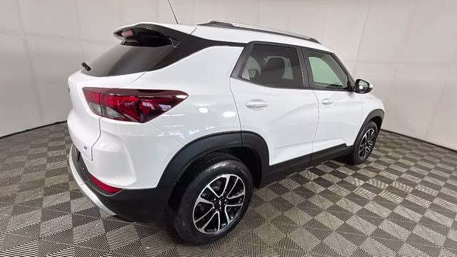 2024 Summit White Chevrolet Trailblazer LT FWD SUV