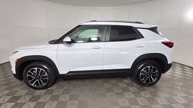 2024 Summit White Chevrolet Trailblazer LT FWD SUV