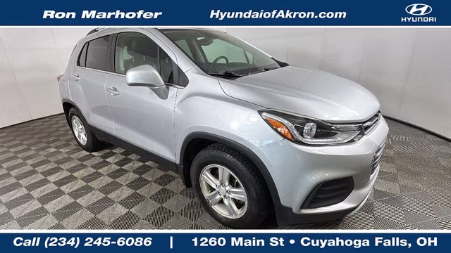 2017 Silver Ice Metallic Chevrolet Trax LT FWD SUV