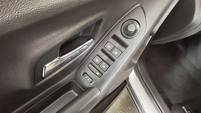 2017 Silver Ice Metallic Chevrolet Trax LT FWD SUV
