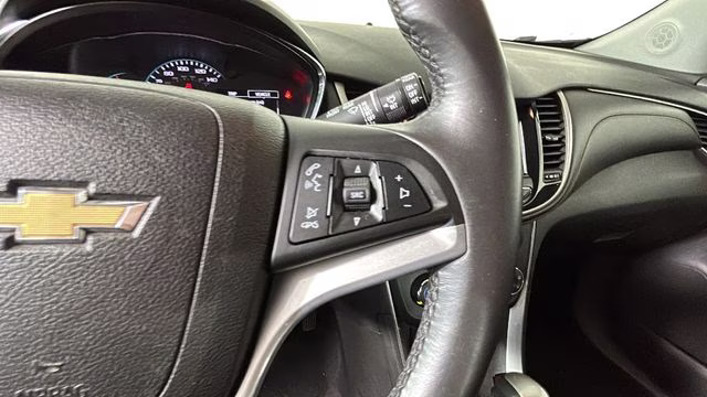 2017 Silver Ice Metallic Chevrolet Trax LT FWD SUV