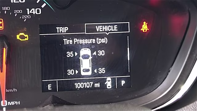 2017 Silver Ice Metallic Chevrolet Trax LT FWD SUV