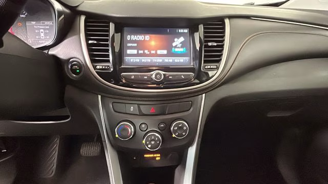2017 Silver Ice Metallic Chevrolet Trax LT FWD SUV
